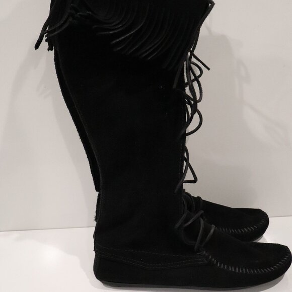 Minnetonka Women's Front Lace Hardsole-  Size 8 Lace up Suede Boots - Picture 1 of 9